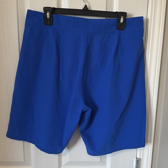 SOLD——Under Armour Men’s swim shorts - Picture 4 of 7